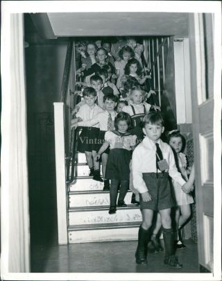 1941 Press Photo Children Nyc Public School Steps All Clear Air Raid Queens 7x9