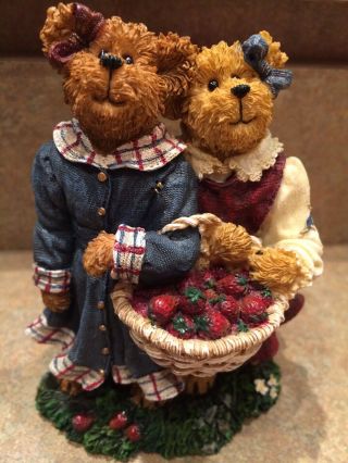 Boyds Bears & Friends " Lauren & Jan - Strawberry Friends " 2277942