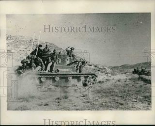 1937 Press Photo Loyalist Transport Tanks Move To Front Near Madrid,  Spain
