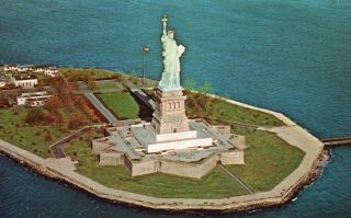 York City,  Ny,  Statue Of Liberty,  1968 Chrome Vintage Postcard G5383