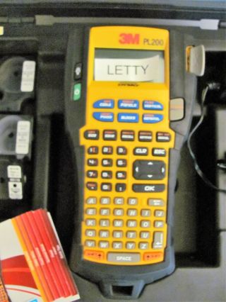 3M Portable Labeler PL200 Label Maker in Case with Charger and 4 tapes 4