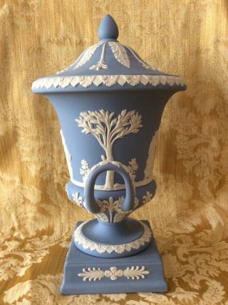 Wedgewood jasperware blue urn with lid 2