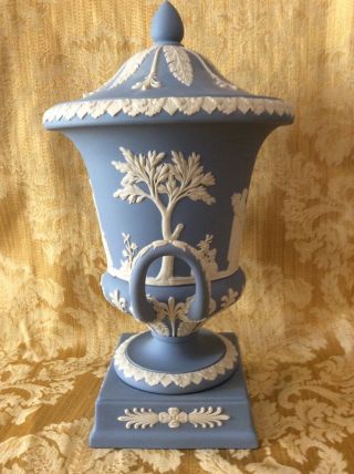 Wedgewood jasperware blue urn with lid 4