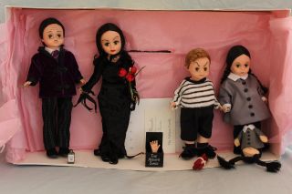 The Addams Family Madame Alexander Dolls Set Of 4 W/ Accessories,  Thing Box