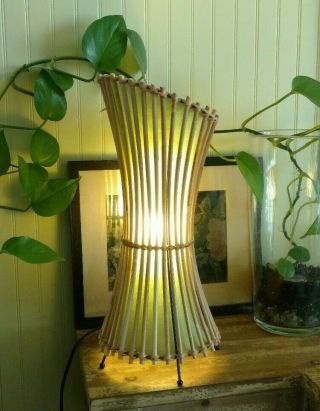 Fabulous Vintage Mid - Century Modern Bamboo - Rattan Table Lamp 16 Inch