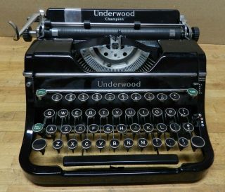 1936 Underwood Champion typewriter G1008176 in case needs work 2