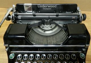 1936 Underwood Champion typewriter G1008176 in case needs work 4