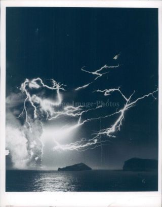 1964 Press Photo Historic Lightning Forked Flash Natures Fireworks Icleand 7x9