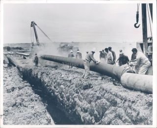 1955 Press Photo Historic Natural Gas Pipe Line Workers Pacific Northwest 8x10