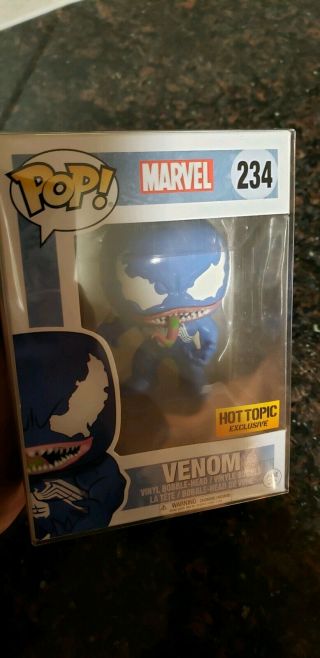 Funko Pop Marvel Venom Blue Hot Topic Exclusive