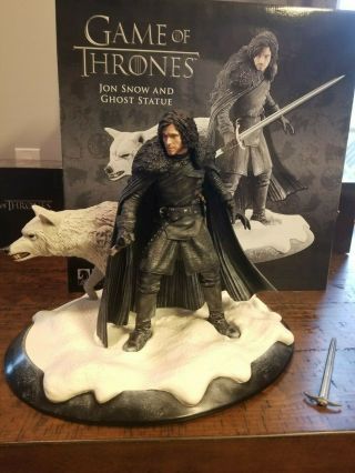 Dark Horse - Game Of Thrones: Jon Snow And Ghost Statue Needs Small Repair