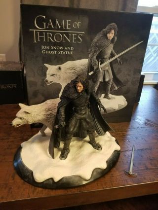 Dark Horse - Game of Thrones: Jon Snow and Ghost Statue needs small repair 4