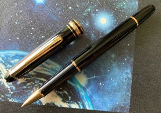 Montblanc MeisterstÜck Rollerball Pen 163 Classique Black Resin And Gold