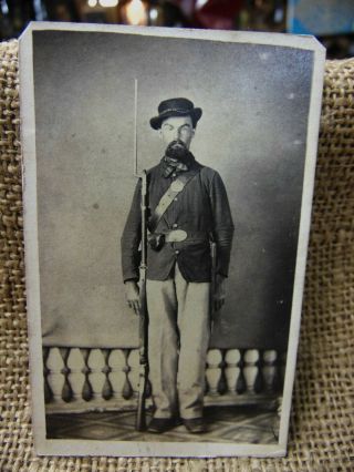 Antique Civil War Cdv Photograph Soldier With Rifle.  H.  Bishop Chambersburg Pa.