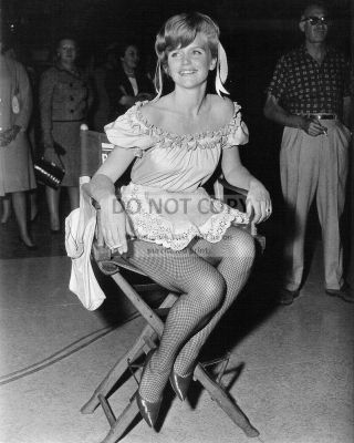 Lee Remick On The Set Of " Days Of Wine And Roses " - 8x10 Publicity Photo (cc538)