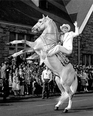 Roy Rogers Cowboy Singer & Actor W/horse " Trigger " 8x10 Publicity Photo (ep - 013)
