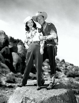 Roy Rogers And Dale Evans " King Of The Cowboys " - 8x10 Publicity Photo (ep - 021)