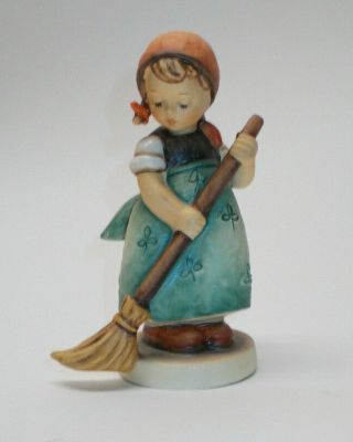 Hummel Goebel Figurine 171 Tmk 6 Little Sweeper A104 Jw