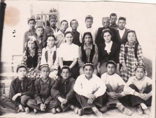 1957 Rare Kirgiz School Class Boys Girls Types Bazar - Korgon Soviet Russian Photo