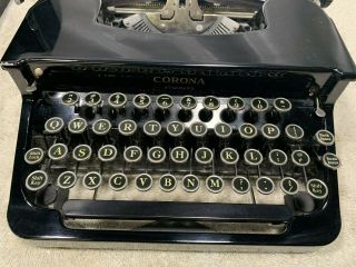1938 L.  C.  Smith & Corona Standard Typewriter - Exterior 4