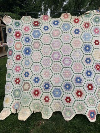 Vintage Hand Quilted Grandma’s Flower Garden Cutter Quilt With Scalloped Edge