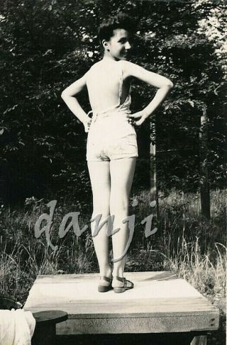 swimsuit Girl in Classic BETTY GRABLE pose 1944 PINUP Photo 2