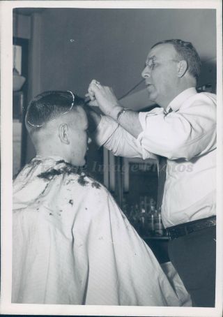 1946 Photo Jim Donahoe Barber Rl Davis Business Worker Hair Men