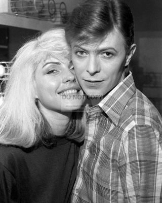 Debbie Harry With David Bowie In 1977 - 8x10 Publicity Photo (zz - 014)