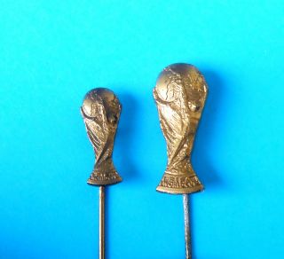 Fifa Football Soccer World Cup Trophy - 2.  Vintage Official Pin Badge By Bertoni