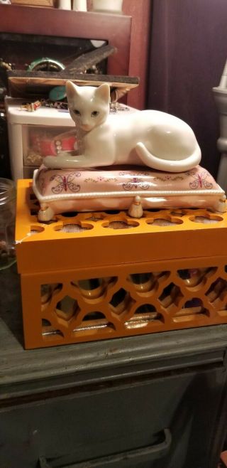 Lenox " Serena " Porcelain Kitty Cat On Pillow Figurine