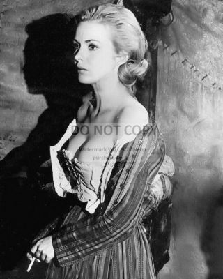 Jean Seberg On The Set Of The 1969 Film " Paint Your Wagon " - 8x10 Photo (rt835)