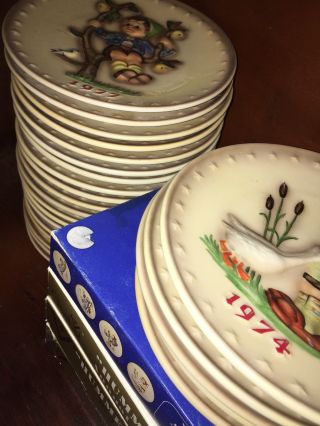 Complete Set Of Goebel Hummel Annual Collector Plates 1971 - 1995 (25 Plates)