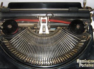 ANTIQUE TYPEWRITER - 1924 U.  S.  A.  REMINGTON PORTABLE with HARD COVER - VGWC 3