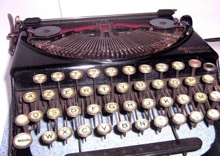 ANTIQUE TYPEWRITER - 1924 U.  S.  A.  REMINGTON PORTABLE with HARD COVER - VGWC 4