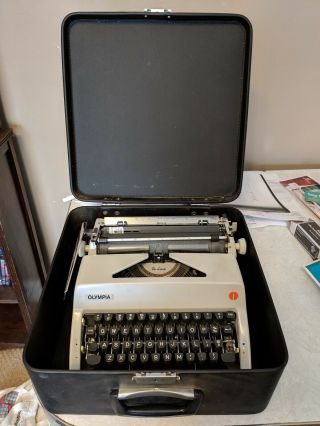 Vintage Olympia Sm9 De Luxe Typewriter With Case,  Western Germany 1969