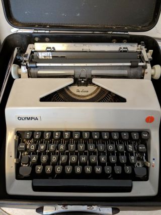 Vintage OLYMPIA SM9 De Luxe Typewriter With Case,  Western Germany 1969 2