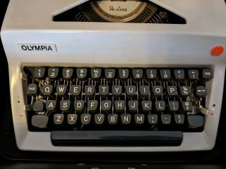 Vintage OLYMPIA SM9 De Luxe Typewriter With Case,  Western Germany 1969 4