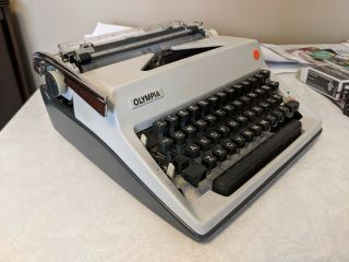 Vintage OLYMPIA SM9 De Luxe Typewriter With Case,  Western Germany 1969 8