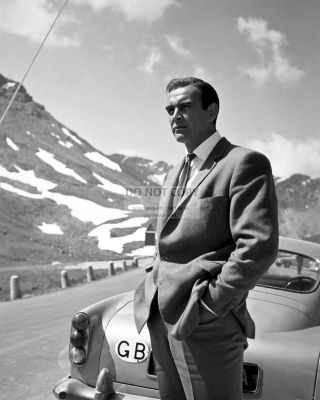 Sean Connery In The Film " Goldfinger " James Bond - 8x10 Publicity Photo (zz - 338)