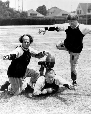 The Three Stooges In The Short Film " Three Little Pigskins " - 8x10 Photo (az336)