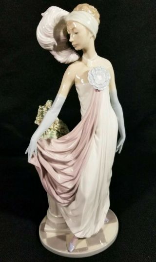 Lladro Figurine 5283 Dama Charleston Socialite Of The 20s,  13.  5 " Tall
