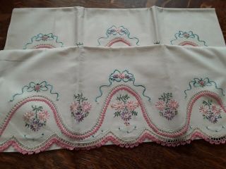 Vintage Embroidered Pillowcases Scalloped Edges Crochet Trim Set Of 2