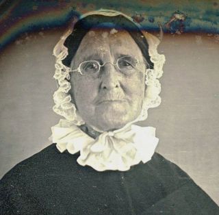 1/6 Plate Daguerreotype Photo Of An Elderly Woman In Bonnet Wearing Spectacles