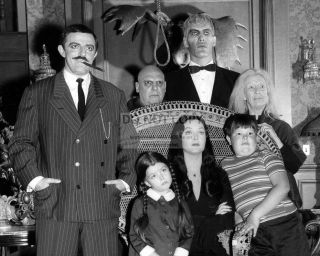 " The Addams Family " Cast From The Abc Tv Show - 8x10 Publicity Photo (fb - 076)