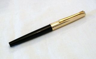 Pelikan 30 Fountain Pen In Black With Rolled Gold Cap & 14k Gold Nib - Nr