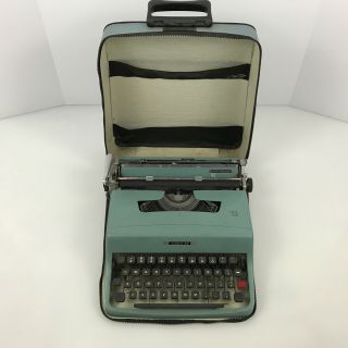 ✅ Olivetti Lettera 32 Portable Typewriter,  Case - 2.  B6