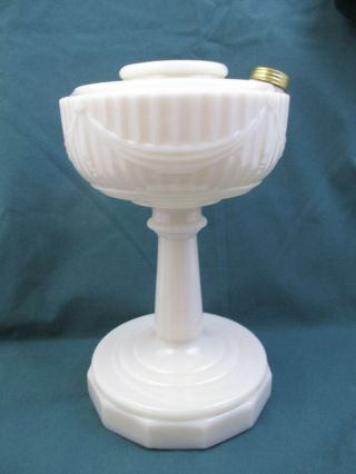 Aladdin Alacite Model B Lincoln Drape Glass Oil Lamp - 10.  5 " Tall (70d)