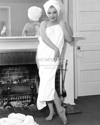 Marilyn Monroe Iconic Sex Symbol And Actress - 8x10 Publicity Photo (bb - 211)