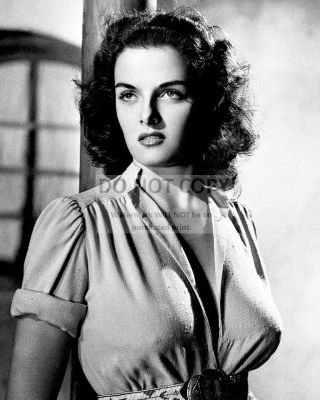 Jane Russell In The 1943 Film " The Outlaw " - 8x10 Publicity Photo (da - 397)