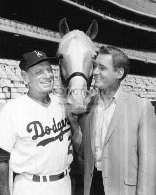 Alan Young,  Manager Leo Durocher & " Mister Ed " - 8x10 Publicity Photo (zy - 116)